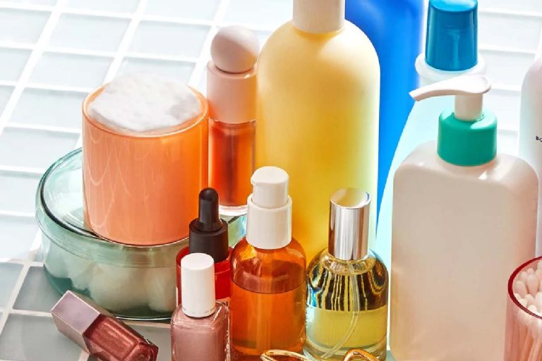 PRIVATE LABEL COSMETIC MANUFACTURER AM ENTERPRISES 02 The Rise of Custom Skincare: Partnering with Private Label Manufacturers