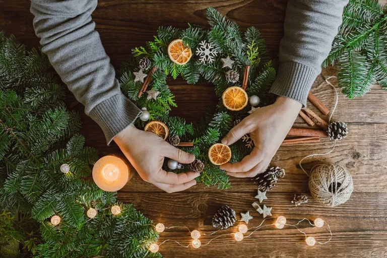 making diy holiday decorations 1200x800 Why Choosing Handmade Christmas Decoration Is Better