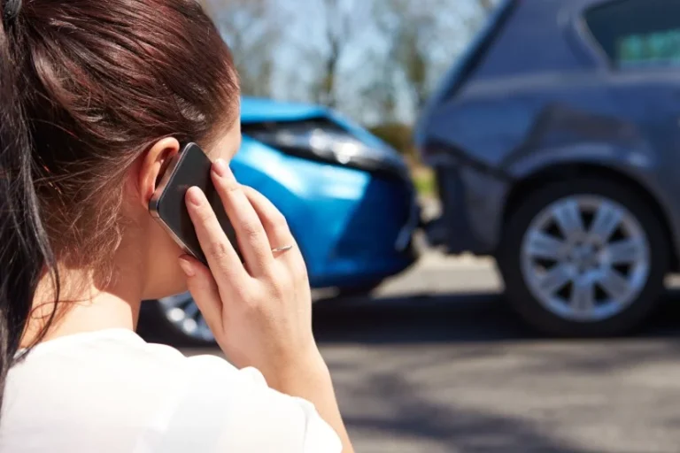 person reporting a car accident article image Caught in a Hit and Run? Here’s Your Essential Action Plan