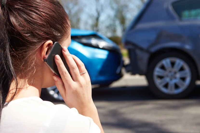 person reporting a car accident article image Caught in a Hit and Run? Here’s Your Essential Action Plan