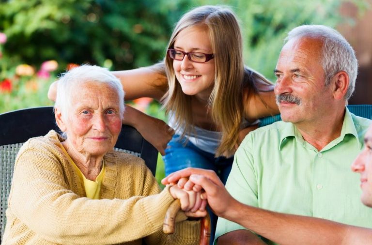 Phoenix Arizona Alzheimers Care Vista Living Assisted Living 1024x675 1 How Specialized Dementia Care Improves Daily Life for Memory Care Residents