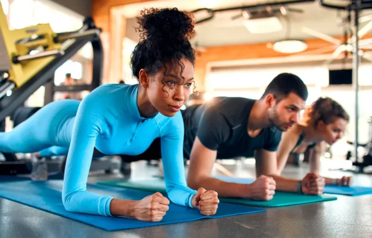 iStockLargeWorkoutWithAfricanAmericanWoman When is the Best Time to Workout? Morning or Evening?