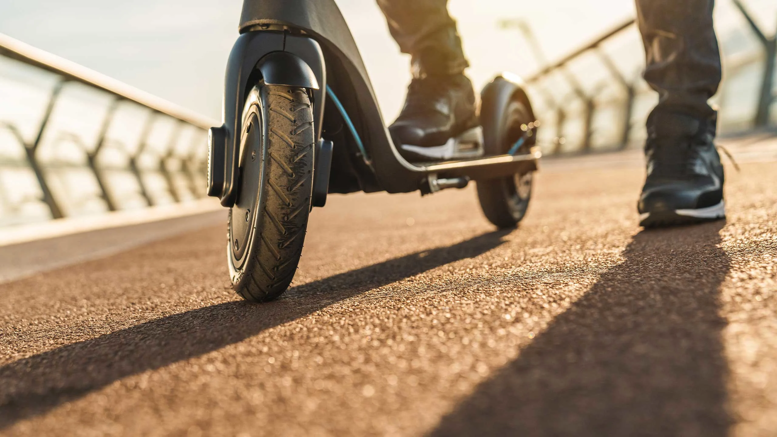 uq contact e scooters micromobility headline 2560x1440 1 Why Three-Wheel Electric Scooters A Good Choice for Urban Commuters