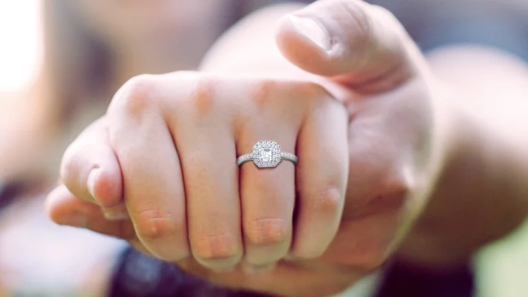 9290 1 Why Timeless Symbols of Love and Commitment Made of Lab-grown Diamond Rings