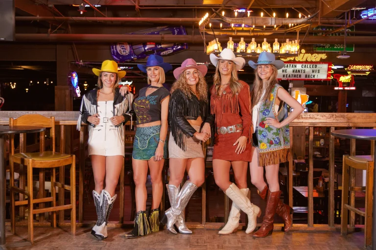 1 How to Choose the Perfect Cowgirl Attire for Your Style
