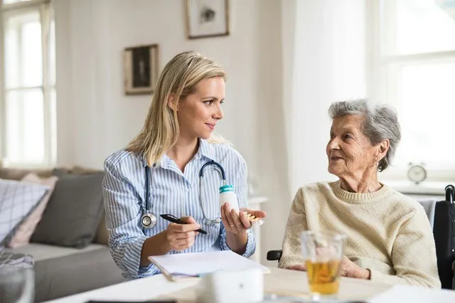 getty images msyvpfufddy unsplash dc9a865785e2e753a86f749c794ae73f 800 640w Balancing Independence and Assistance in Senior Living