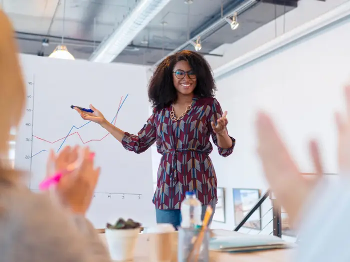 621cf369101faf0019296f94 How to Pitch Yourself as a Guest Speaker Successfully