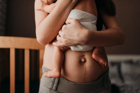 Empowering Your Post-Pregnancy Body Journey 1 AdobeStock 471476345 Empowering Your Post-Pregnancy Body Journey