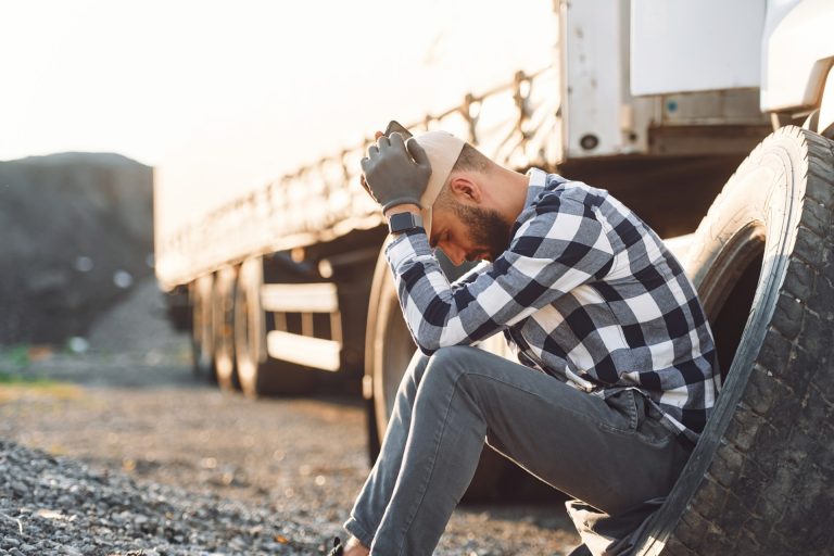 2 What Does a Truck Accident Lawyer Do That a Regular Personal Injury Lawyer Doesn’t?